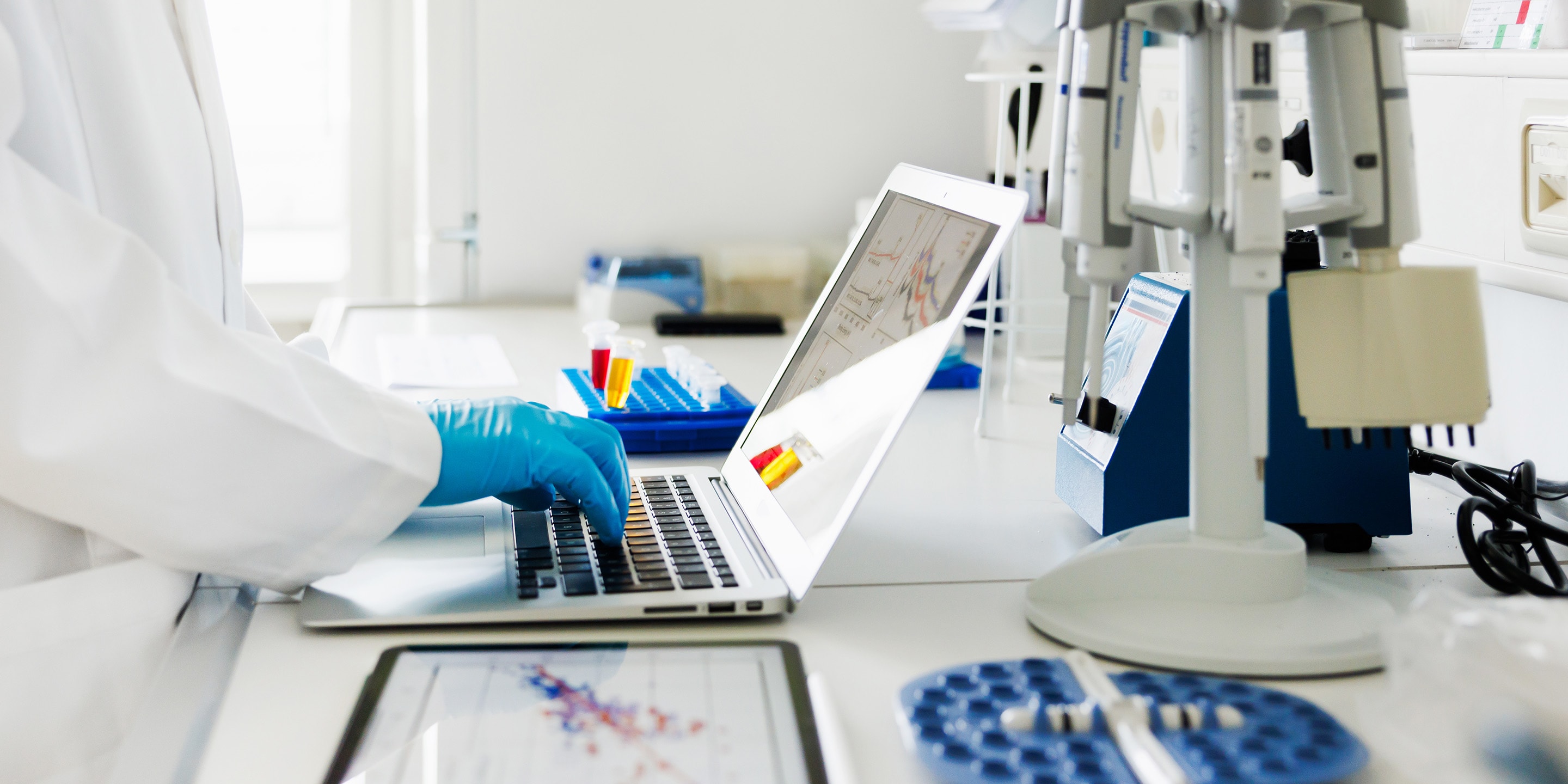 3 Ways Digitalization Can Improve Operational Efficiency in Life Sciences Manufacturing